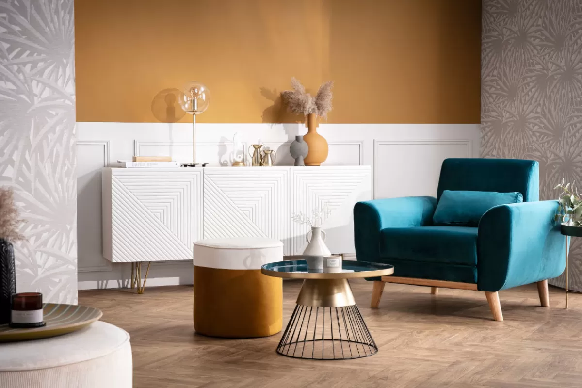 Miliboo Fauteuil scandinave en tissu effet velours jaune moutarde et bois clair EKTOR