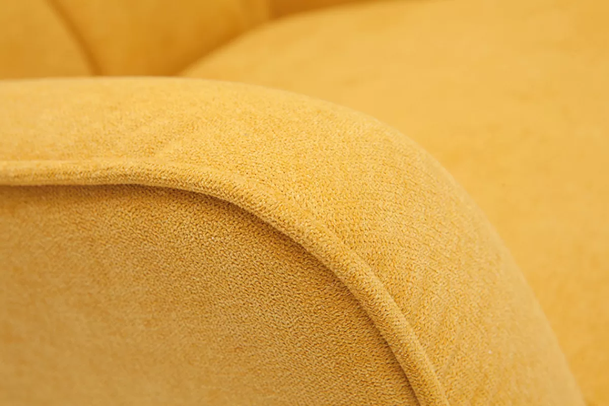 Miliboo Fauteuil scandinave en tissu effet velours jaune moutarde et bois clair AVERY