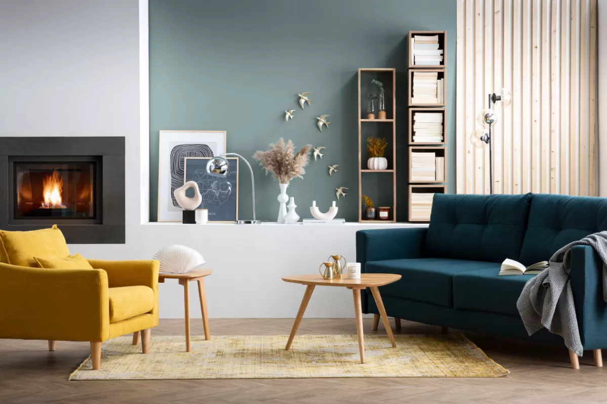 Miliboo Fauteuil scandinave en tissu effet velours jaune moutarde et bois clair KATE