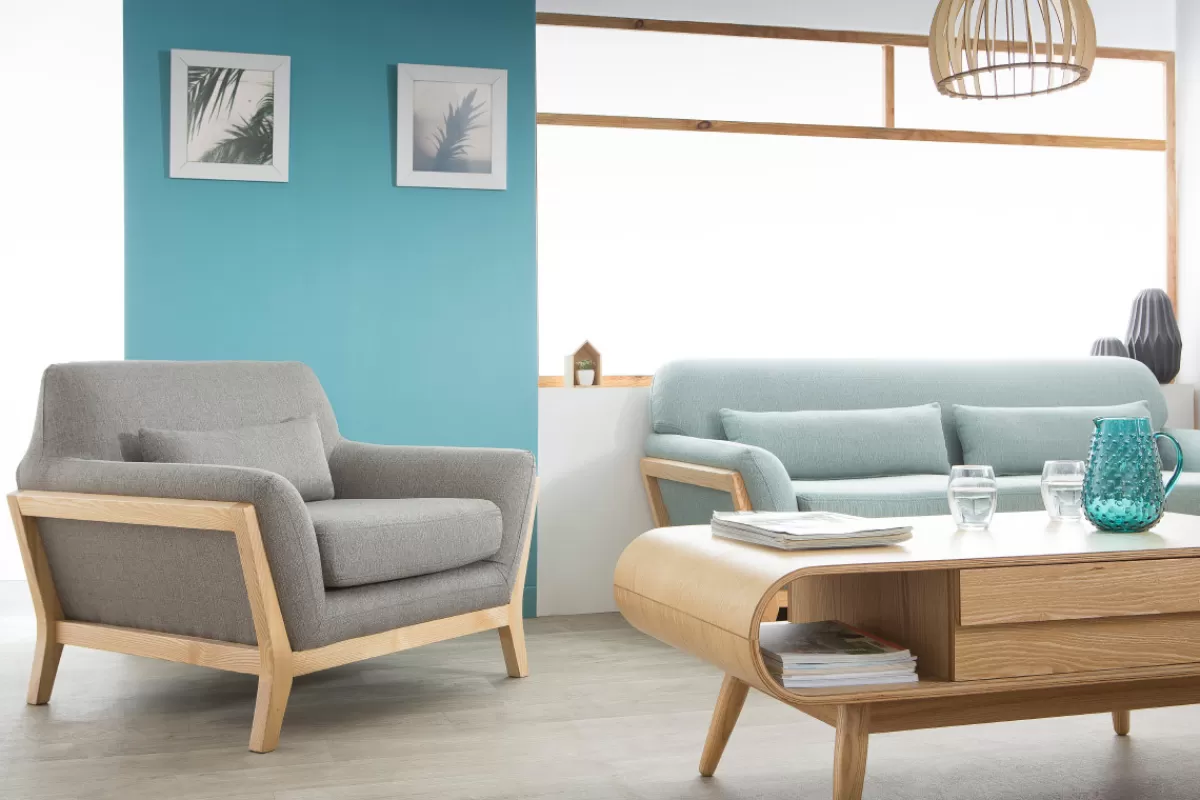 Miliboo Fauteuil scandinave en tissu gris et bois clair massif YOKO