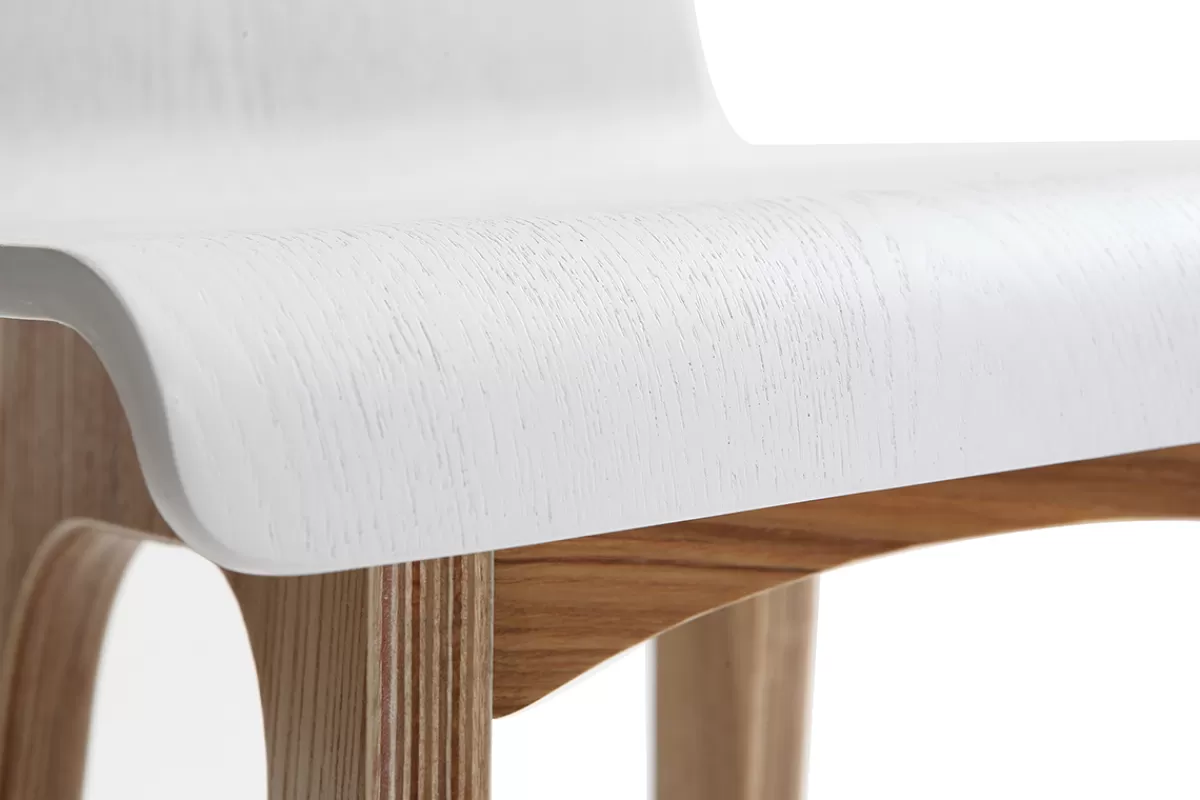 Miliboo Tabourets de bar scandinaves bois clair et blanc H65 cm (lot de 2) BALTIK