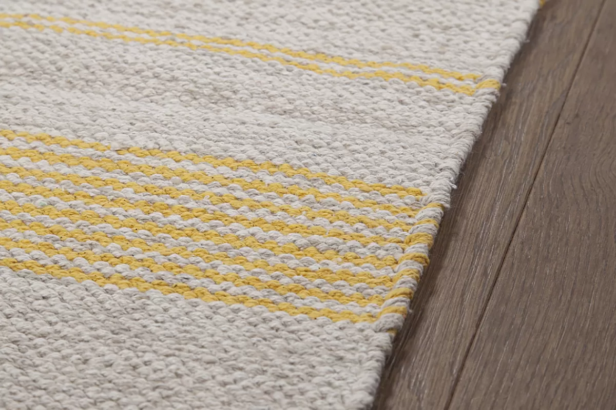 Miliboo Tapis / Descente de lit rectangulaire beige à rayures jaunes 50 x 80 cm CABOURG