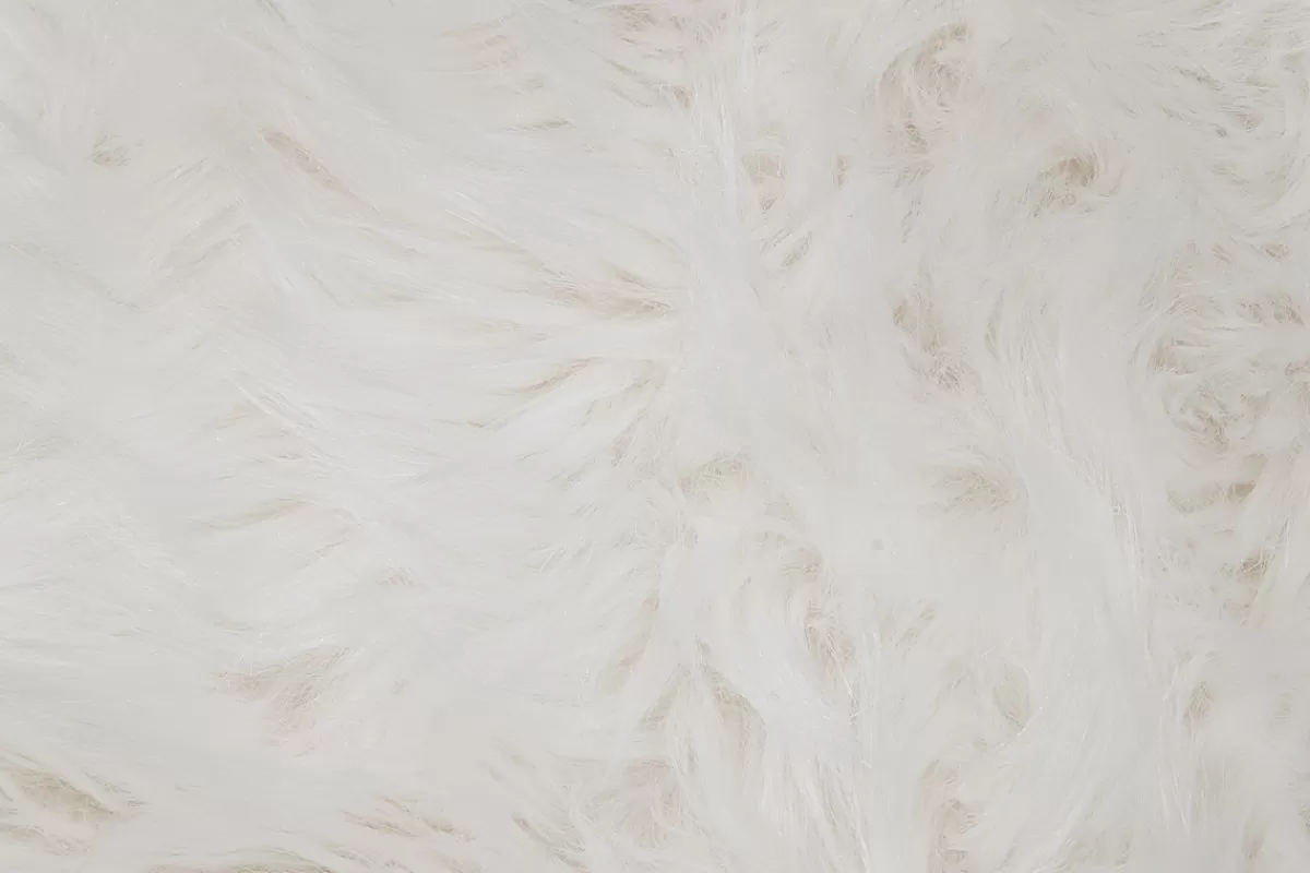 Miliboo Tapis descente de lit imitation fourrure blanche 60 x 90 cm MEGEVE